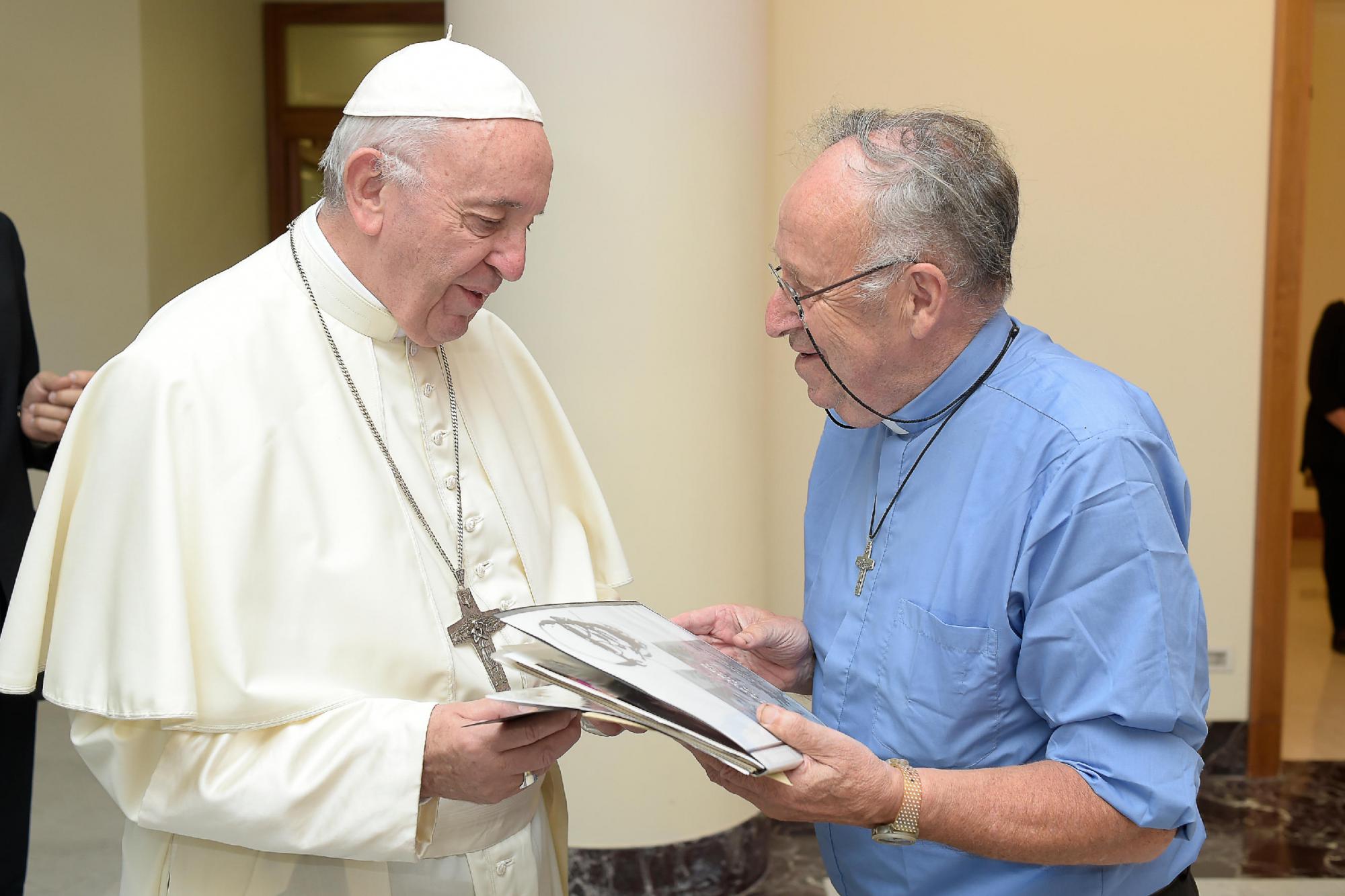 TIEN JAAR PAUS FRANCISCUS: DANK VOOR JE GEGEVEN LEVEN! | Kerknet